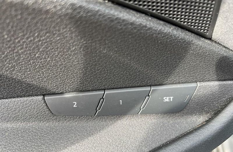 Audi Q8 e-tron 55 Sportback Q 360 Matrix Pano - fotka 20 z 36