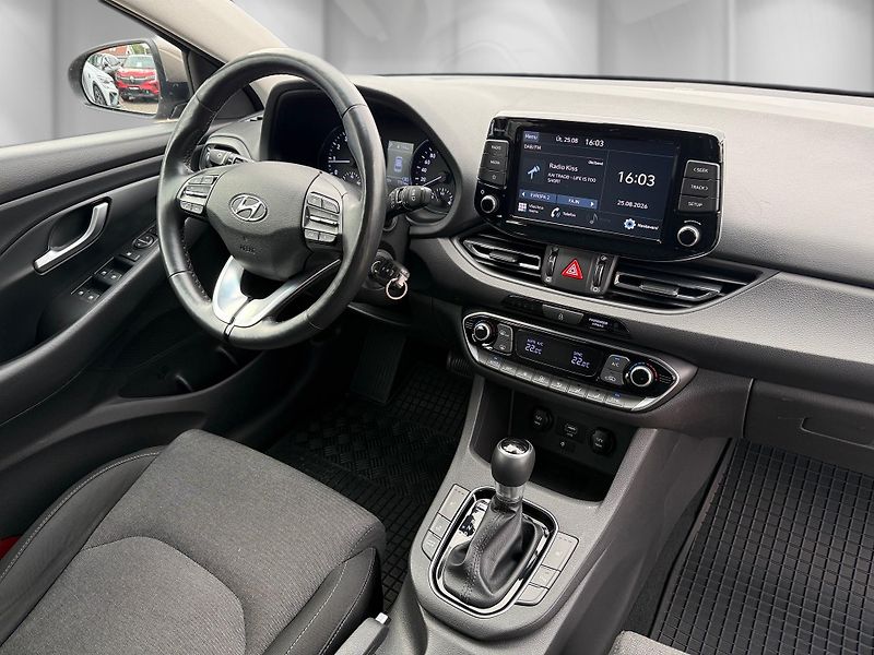 Hyundai i30 (2021) 1,5 T-GDi 117 kW SMART DCT - fotka 21 z 24