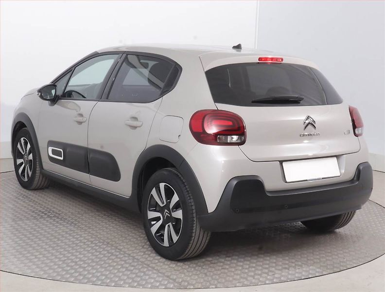 Citroën C3 (2024) 1.2 PureTech, Park. senzory - fotka 4 z 15