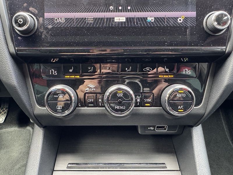 Škoda Octavia (2018) 1.5TSi LED Navi Výhřev Okna - fotka 10 z 50