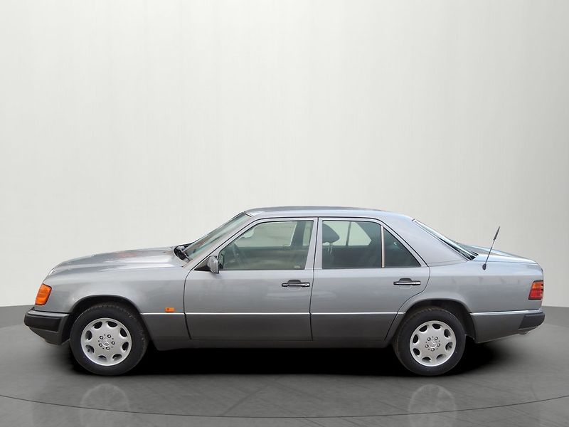 Mercedes-Benz Třídy E 124 300E 4Matic Automat - fotka 2 z 20