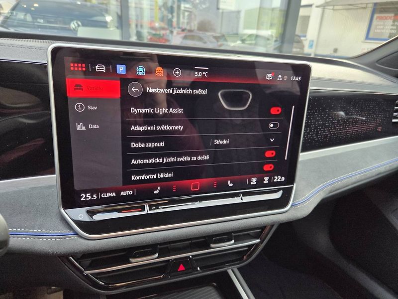 Volkswagen Passat Variant (2025) R-Line 2.0 TDI BlackStyle - fotka 34 z 51