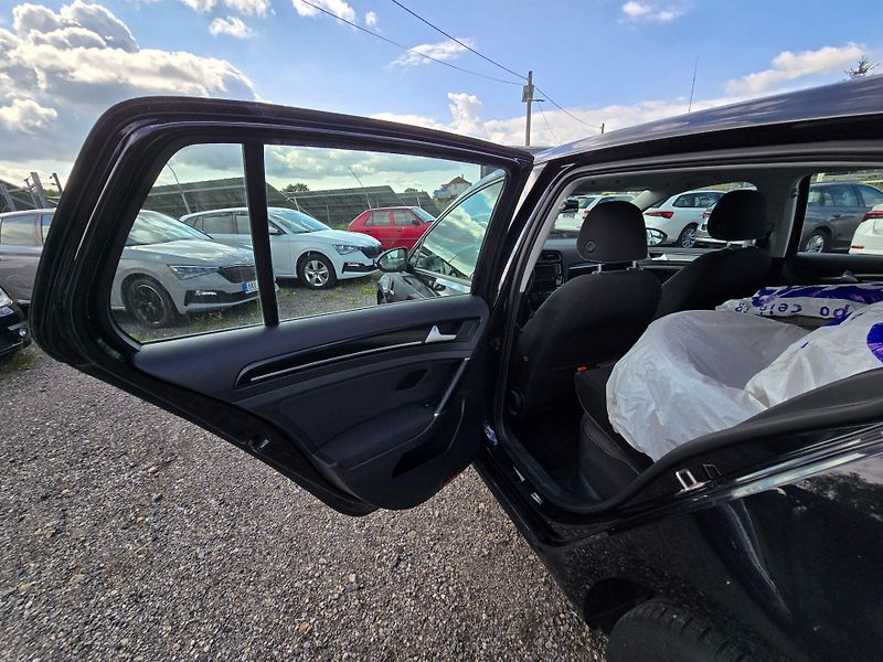 Volkswagen Golf (2015) 1.4 TGi Highline DSG - fotka 11 z 22