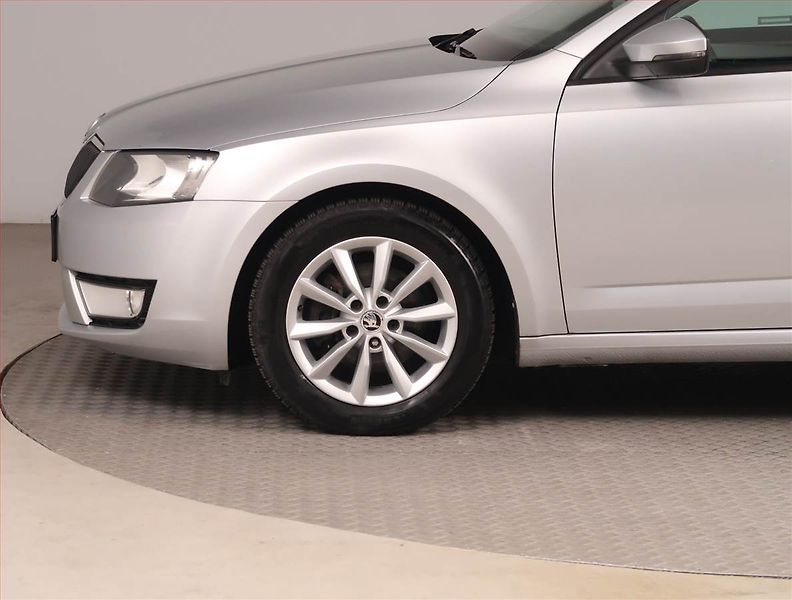 Škoda Octavia (2013) 1.6 TDI, Tempomat - fotka 14 z 15