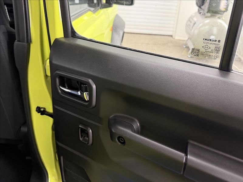 Suzuki Jimny 1,5 75 KW GLX REZERVACE!!! - fotka 24 z 30