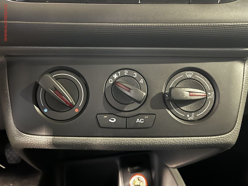 Seat Ibiza (2011) 1.2 TSi, klima, el. okna - fotka 13 z 14