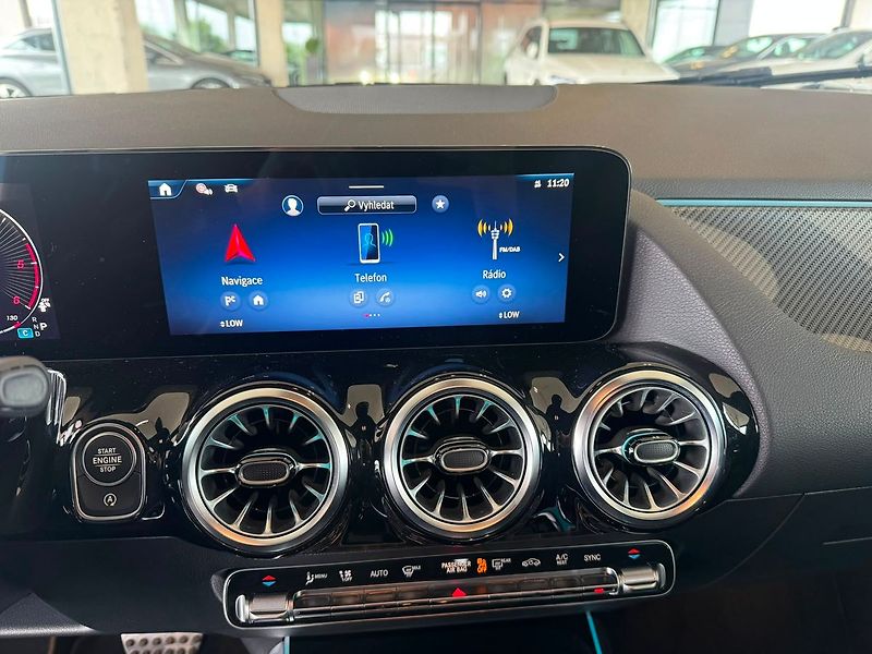 Mercedes-Benz GLA 200d 4MATIC Edition 140 Years - fotka 15 z 20