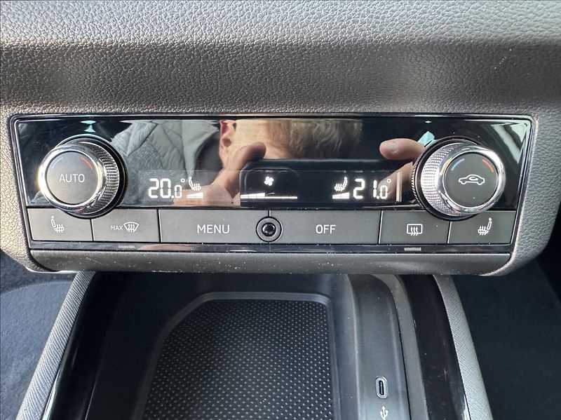 Škoda Scala 1,5 TSI MonteCarlo DPH 1maj ČR - fotka 35 z 50