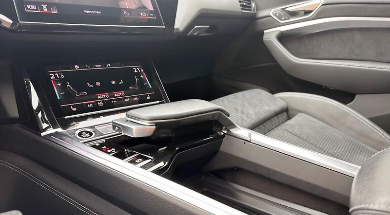Audi Q8 e-tron 55 Q 360k Pano Tažné Matrix  - fotka 19 z 25