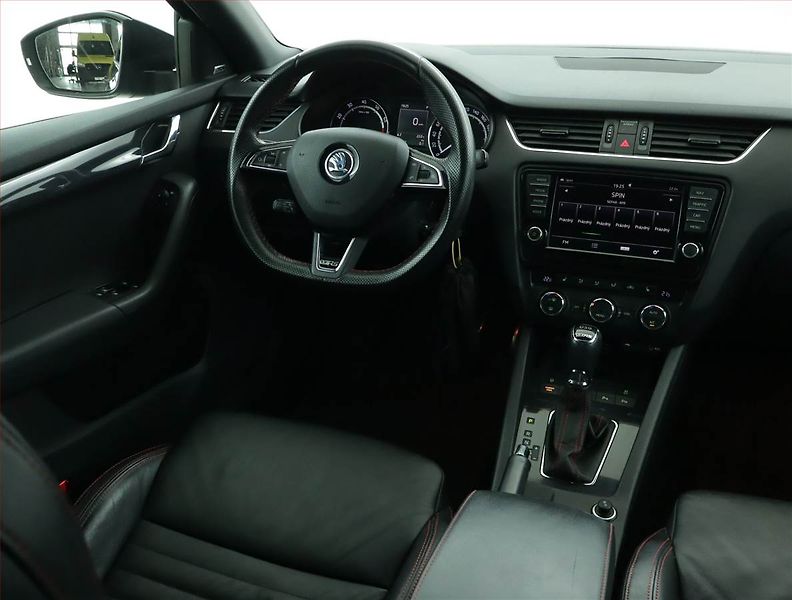 Škoda Octavia (2015) RS 2.0 TSI, Automat - fotka 7 z 17