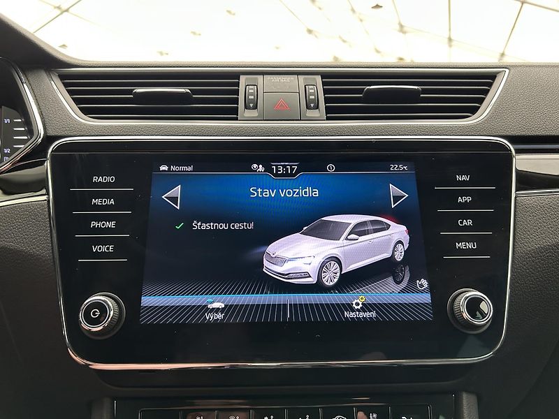 Škoda Superb 2.0 TDI L & K - fotka 9 z 34