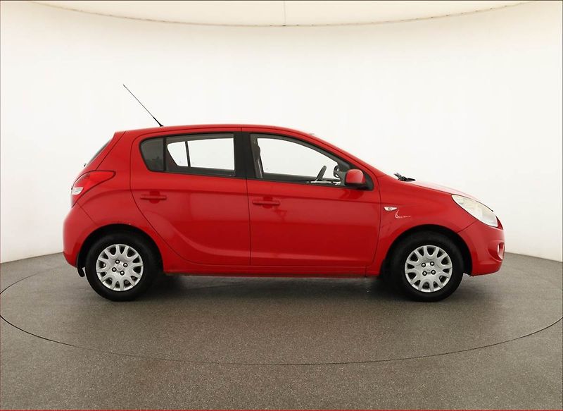 Hyundai i20 (2012) 1.2, po STK, jezdí výborně - fotka 6 z 12