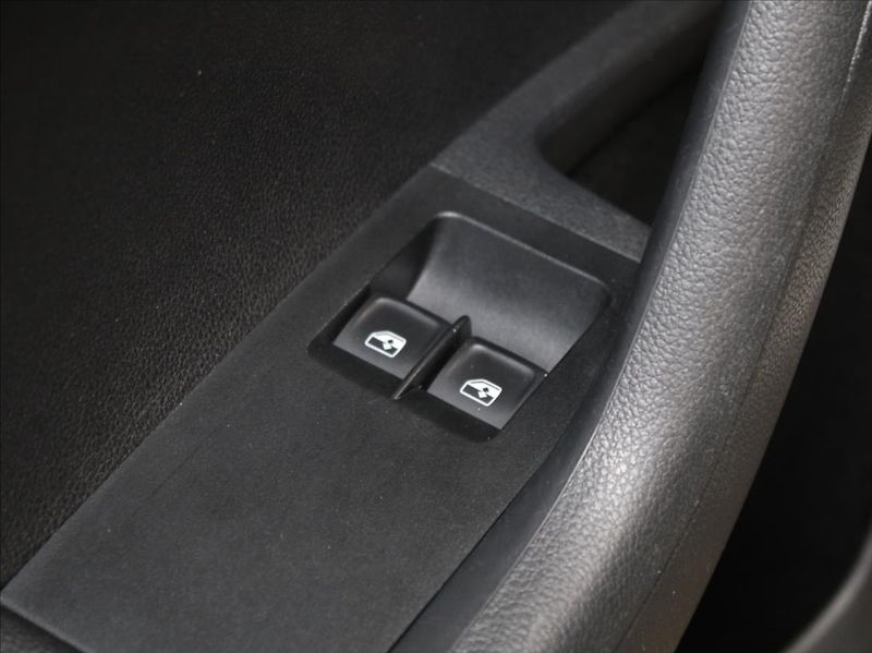 Škoda Octavia 2,0 TDi 135kW DSG 4x4 DPH ČR - fotka 16 z 23