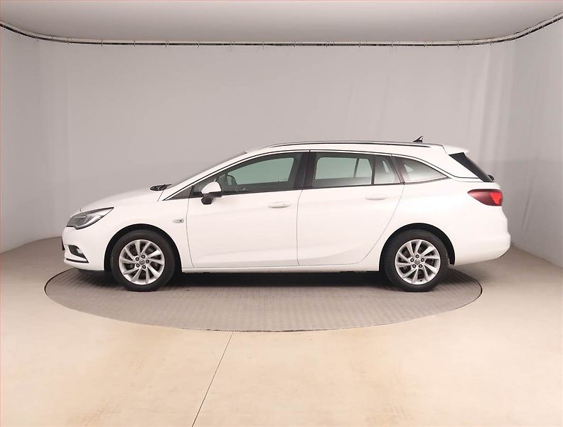 Opel Astra (2019) 1.6 CDTI, Navi, Tempomat - fotka 3 z 16