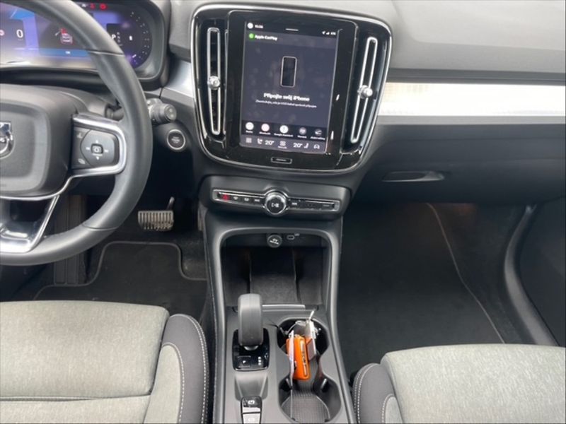 Volvo XC40 2,0 B4 Core AT - fotka 10 z 11