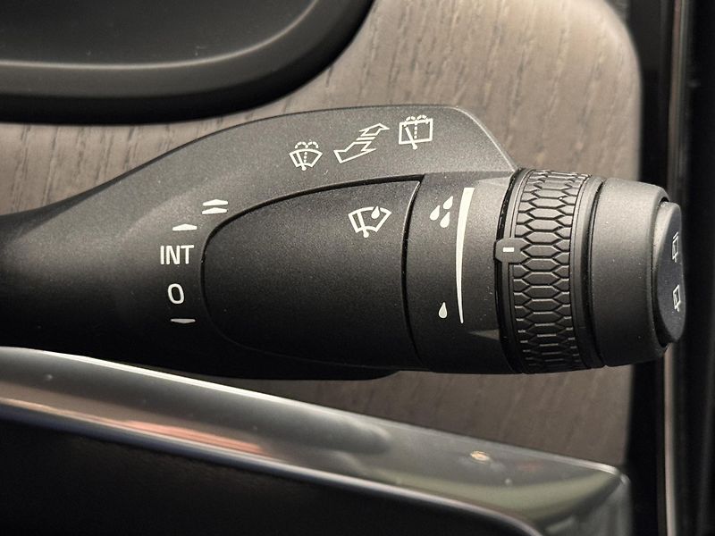 Volvo V90 T8 AWD RECHARGE ULTRA - fotka 35 z 53