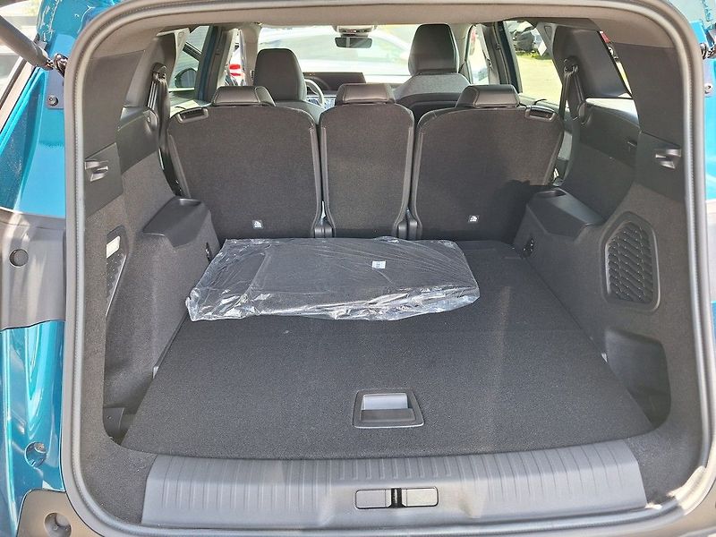 Peugeot 5008 (2026) GT Hybrid 145 e-DCS6 SUMMER B - fotka 12 z 18