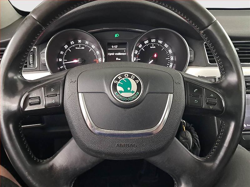 Škoda Superb (2012) 2.0 TDI, 4X4, levný provoz - fotka 20 z 22
