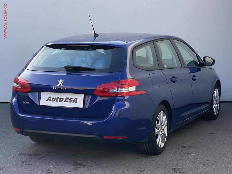 Peugeot 308 (2018) 1.2 PT, 2.maj,ČR, Active, - fotka 4 z 15