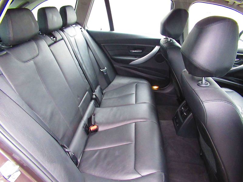 BMW Řada 3 (2013) 330d 190KW xDrive! - fotka 12 z 26