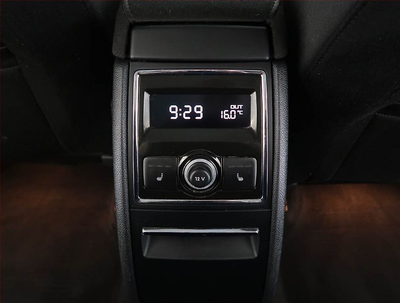 Škoda Superb (2014) 2.0 TDI, Navi, Xenony - fotka 21 z 26