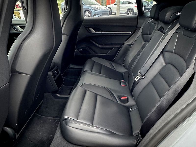 Porsche Taycan 4S Cross Turismo - fotka 13 z 15
