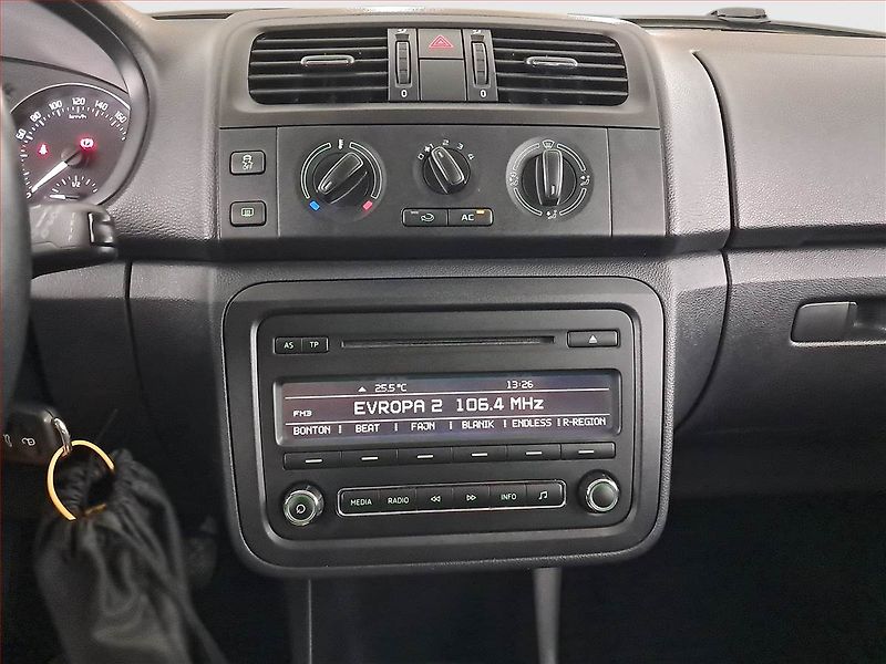 Škoda Fabia (2014) 1.2 TSI, Tempomat - fotka 12 z 19