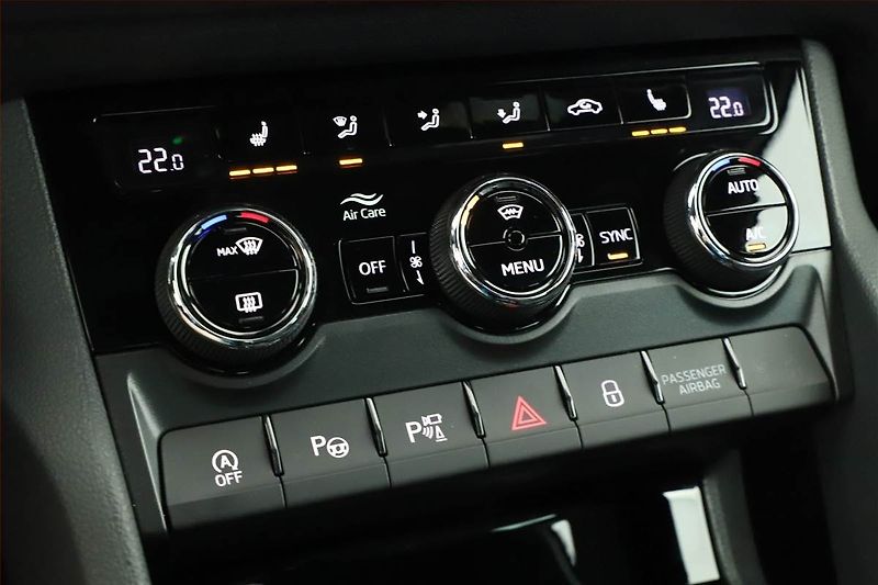Škoda Karoq (2025) 2.0 TDI, SPORTLINE, DPH - fotka 19 z 21