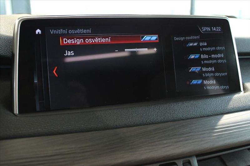 BMW X5 xDrive40d NezTop/HUD/Pano/AdLE - fotka 22 z 32