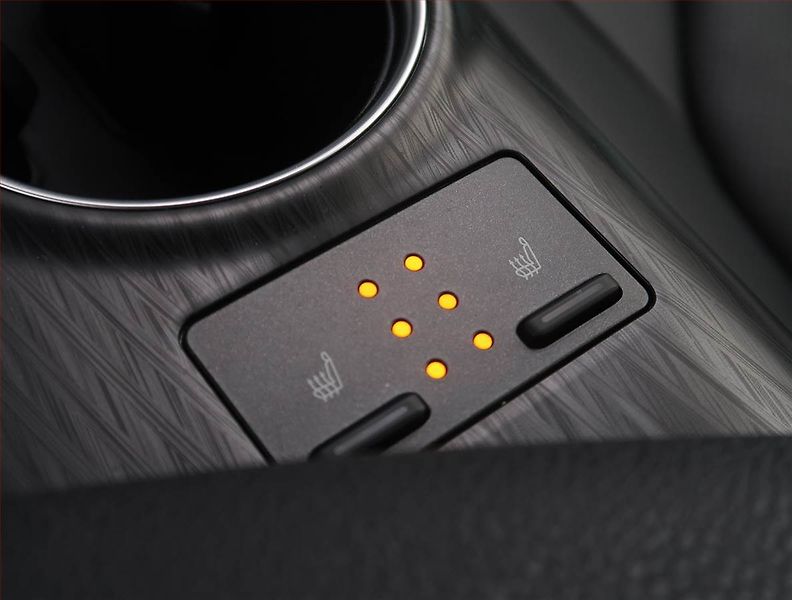 Toyota Camry (2023) 2.5 Hybrid, Hybrid,Automat - fotka 19 z 22