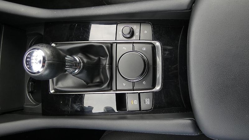 Mazda 3 2.0 e-Skyactiv Prime-Line - fotka 17 z 22