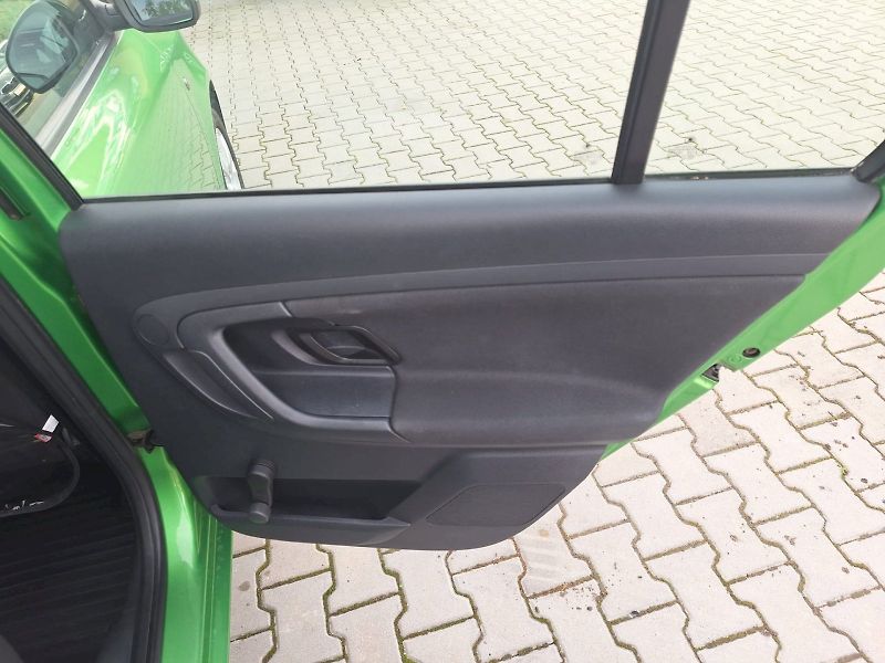 Škoda Fabia (2010) COMBI / 1.2 TSI / 63 kW / AMBI - fotka 24 z 29