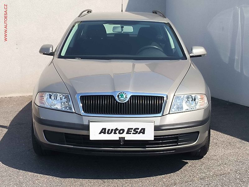 Škoda Octavia (2008) 1.6 MPi, Ambiente, TZ, +kola - fotka 2 z 15