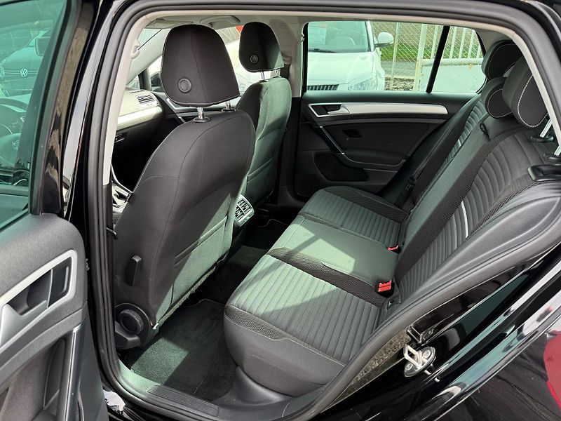Volkswagen Golf 1.2 TSI 81KW CUP - fotka 9 z 13