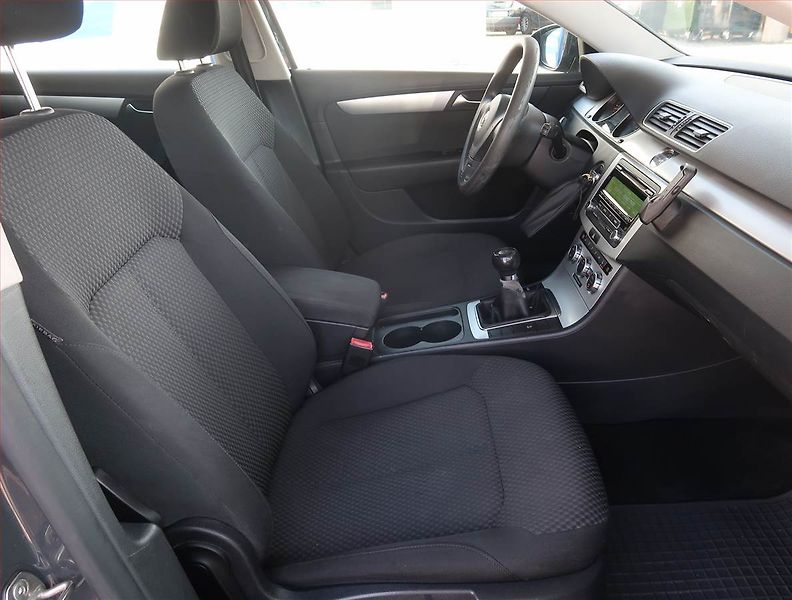 Volkswagen Passat (2012) 1.6 TDI, Tempomat - fotka 9 z 17