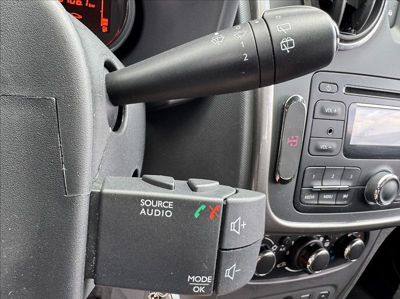 Dacia Logan 1,2 i 16V MCV KLIMA 1.maj ČR - fotka 31 z 50