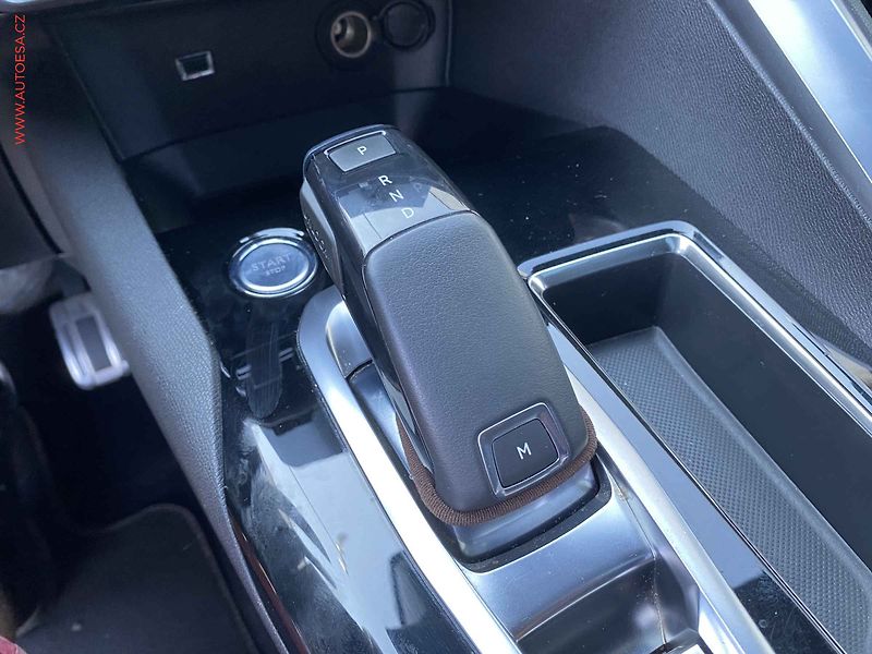 Peugeot 5008 (2018) 2.0 HDI 7míst, 1.maj,ČR - fotka 14 z 17