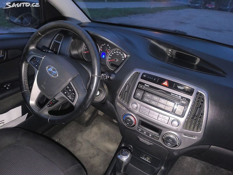 Hyundai i20 1,4,MAX VÝBAVA,100KM,1MAJ50LET - fotka 10 z 28