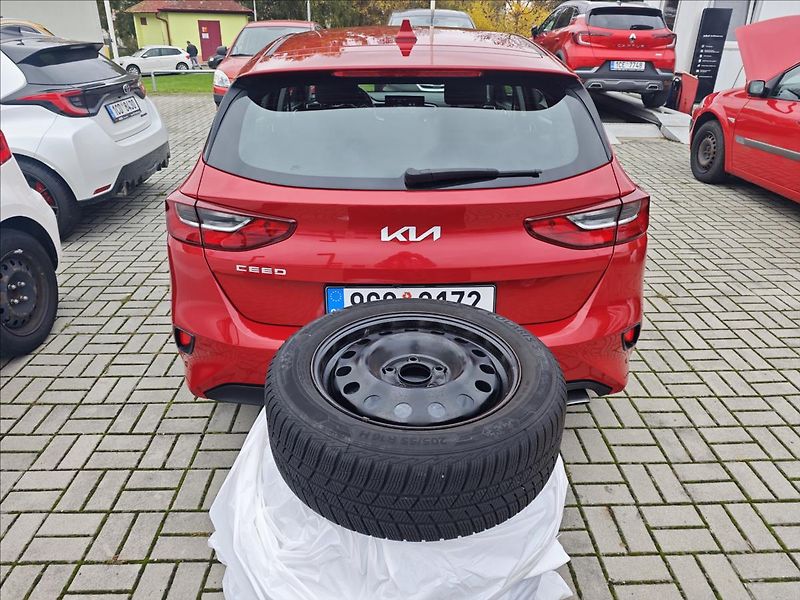 Kia Ceed 1,0 T-GDI  SPIN - fotka 20 z 23