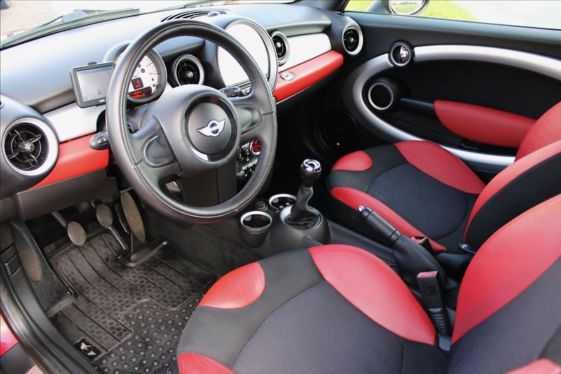 Mini Cooper 1,6 Cabrio 4.MÍSTA, 74 tis. km - fotka 21 z 41