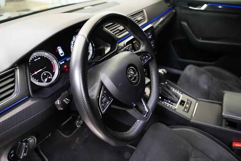 Škoda Superb - fotka 14 z 28