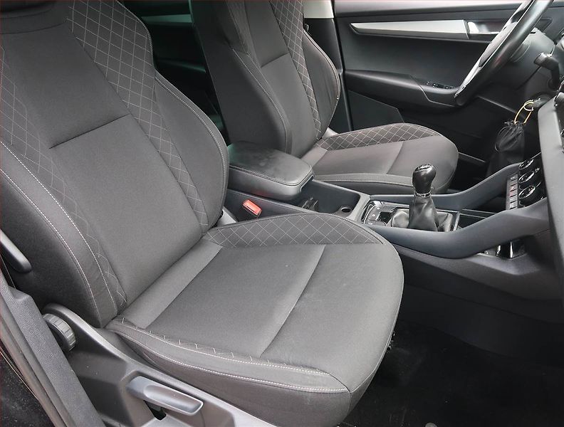 Škoda Karoq (2020) Ambition 1.0 TSI, Serv.kniha - fotka 9 z 20