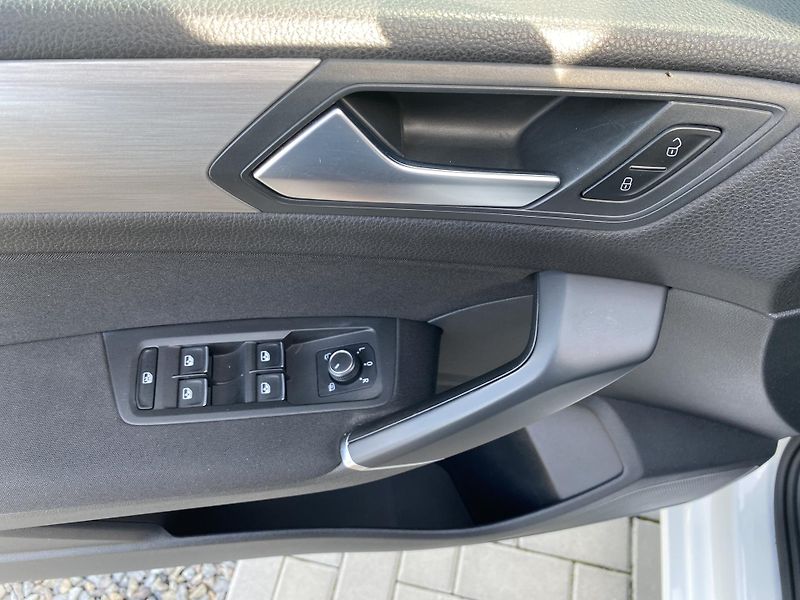 Volkswagen Touran 1.4TSI 110kW-1xMAJ-7MÍST-NAVI - fotka 14 z 44