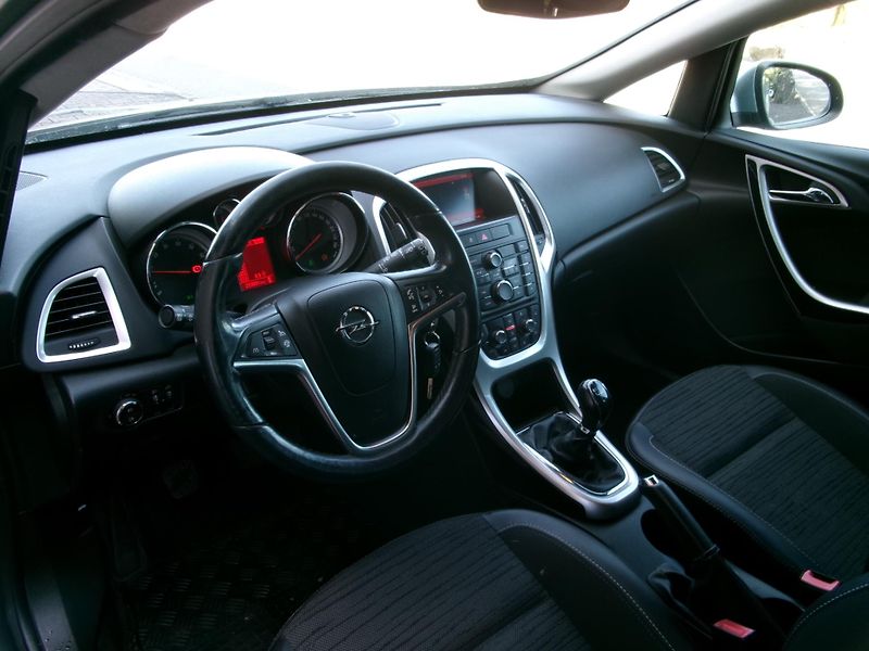 Opel Astra (2014) 1,4T KLIMA VÝHŘEV BT TEMP - fotka 20 z 25