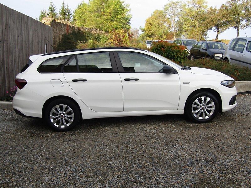 Fiat Tipo (2018) 1.4 16V 70kW - fotka 9 z 39