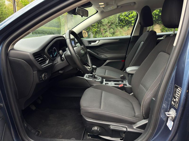 Ford Focus 1.0EB 1.MAJ. ČR DPH SERVISKA - fotka 14 z 21