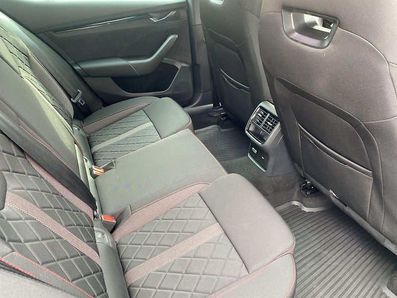 Škoda Octavia (2023) 2.0 TDI 4x4 DSG RS - fotka 9 z 44