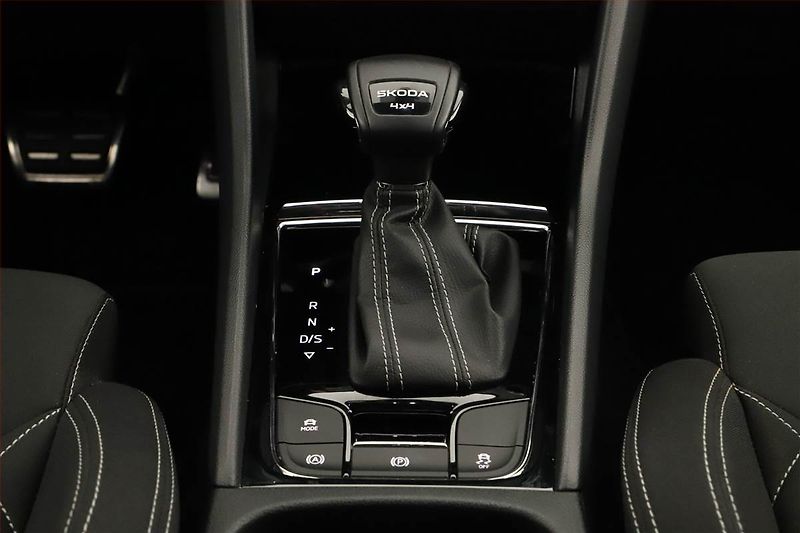 Škoda Karoq (2024) Sportline 2.0 TDI - fotka 10 z 17