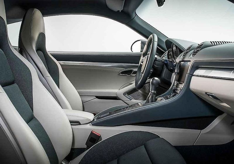 Porsche 718 Cayman a 718 Boxster.