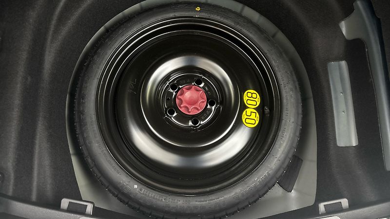 Toyota Corolla 2.0 Hybrid AUT Executive Touri - fotka 20 z 29